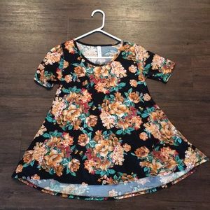 NWOT XXS LuLaRoe Perfect T